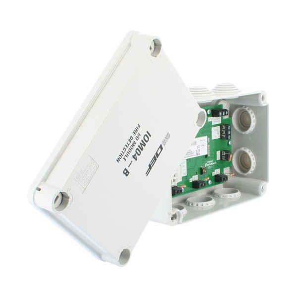 Módulo de interfaz Def direccionado en caja de plástico.